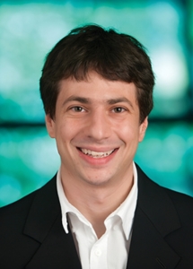Headshot of Aaron Roth.